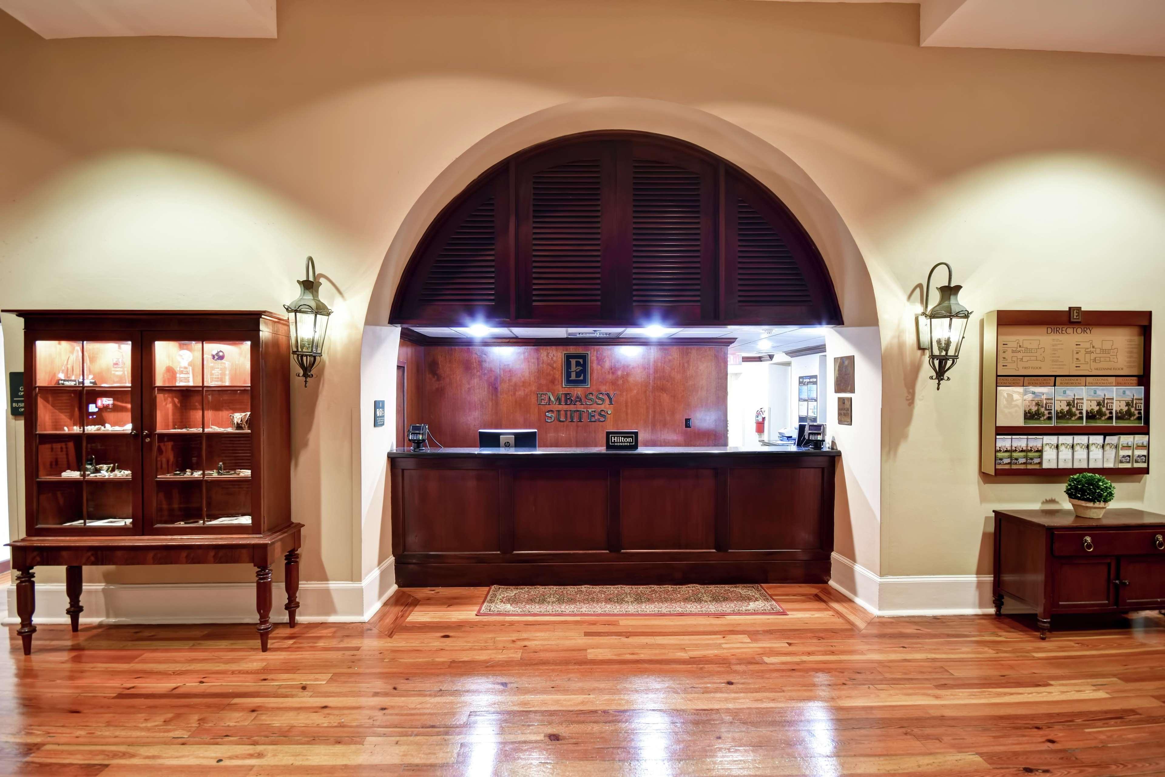 Embassy Suites Charleston - Historic District Extérieur photo