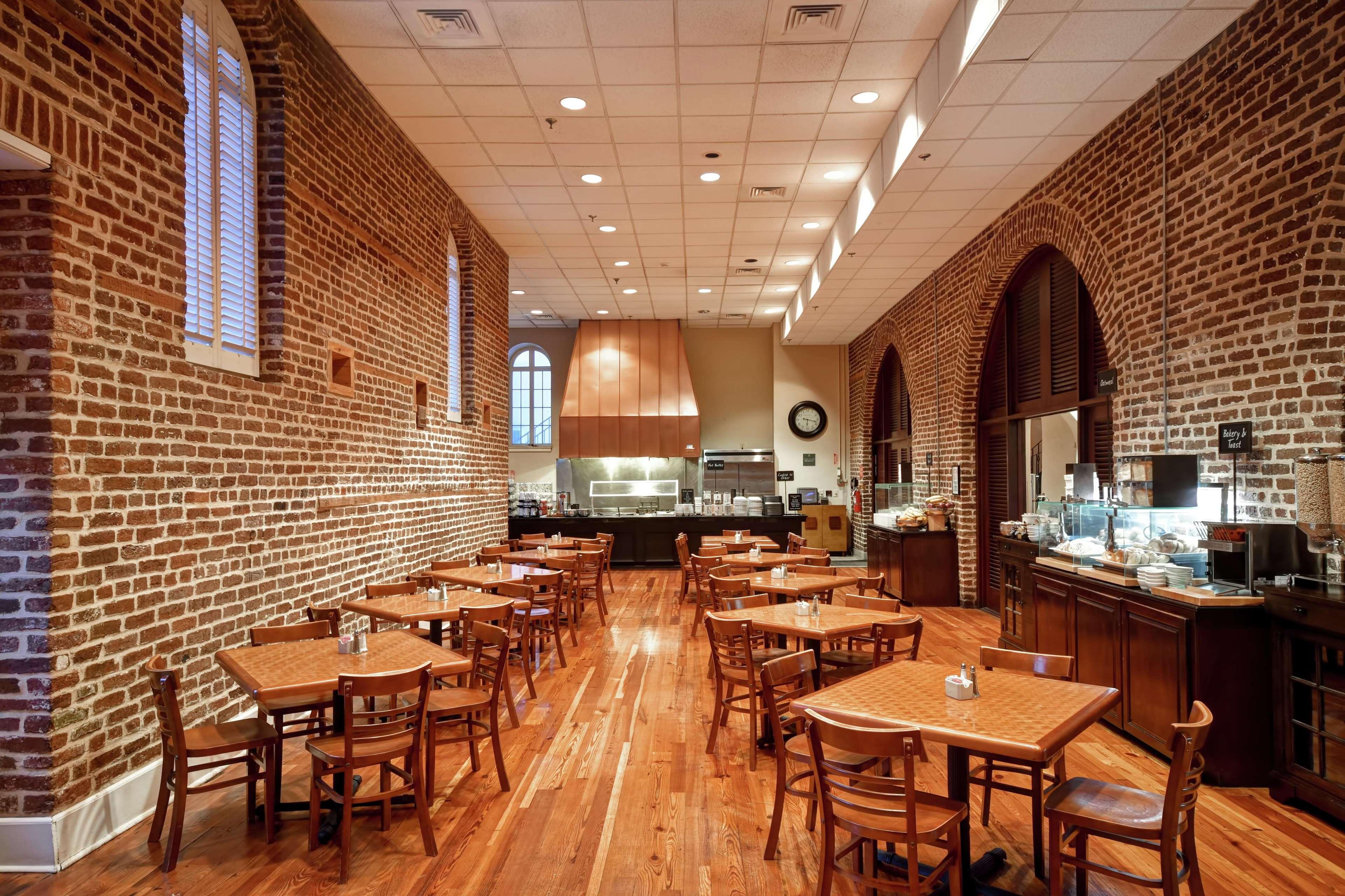 Embassy Suites Charleston - Historic District Extérieur photo