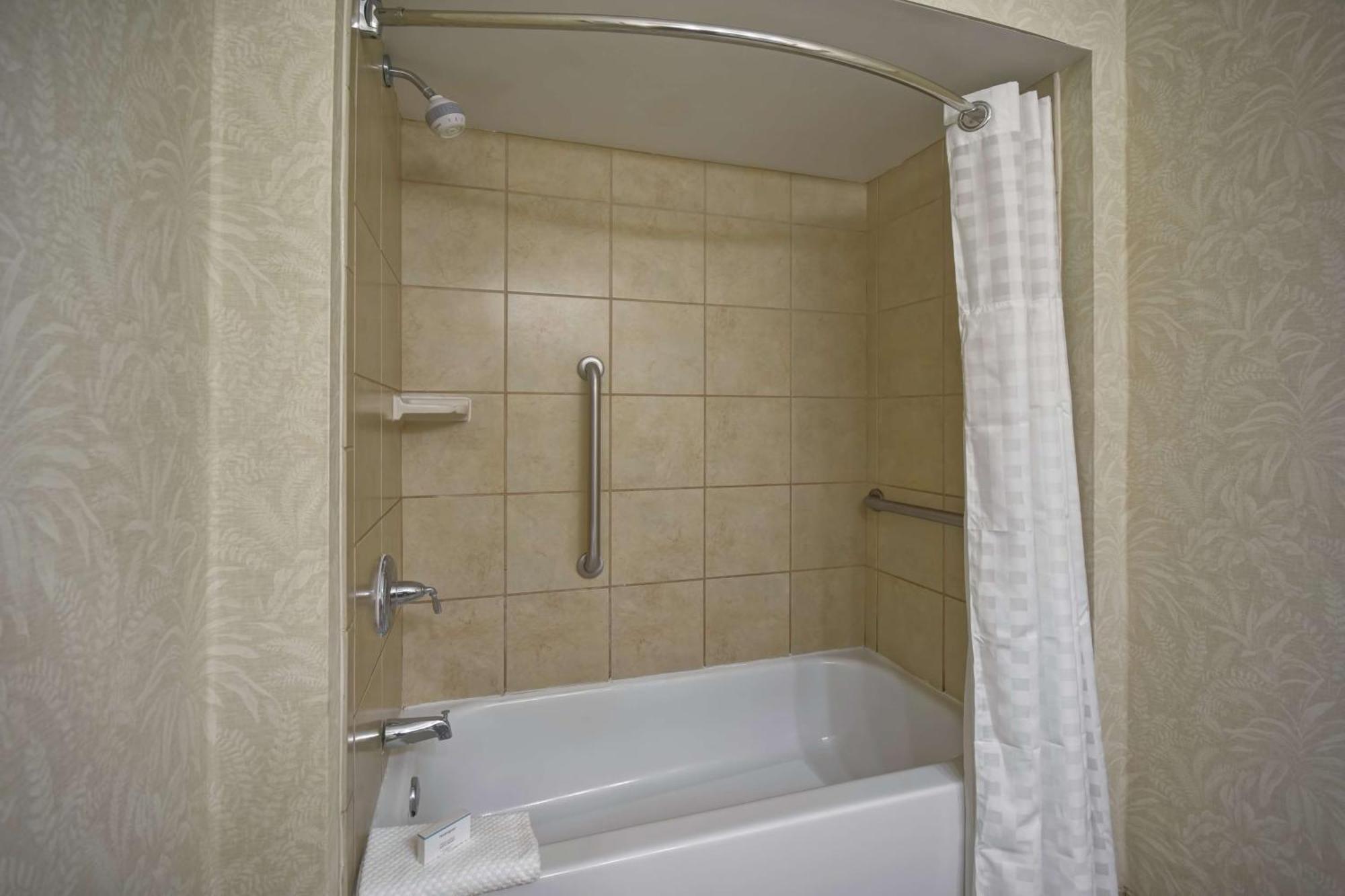 Embassy Suites Charleston - Historic District Extérieur photo